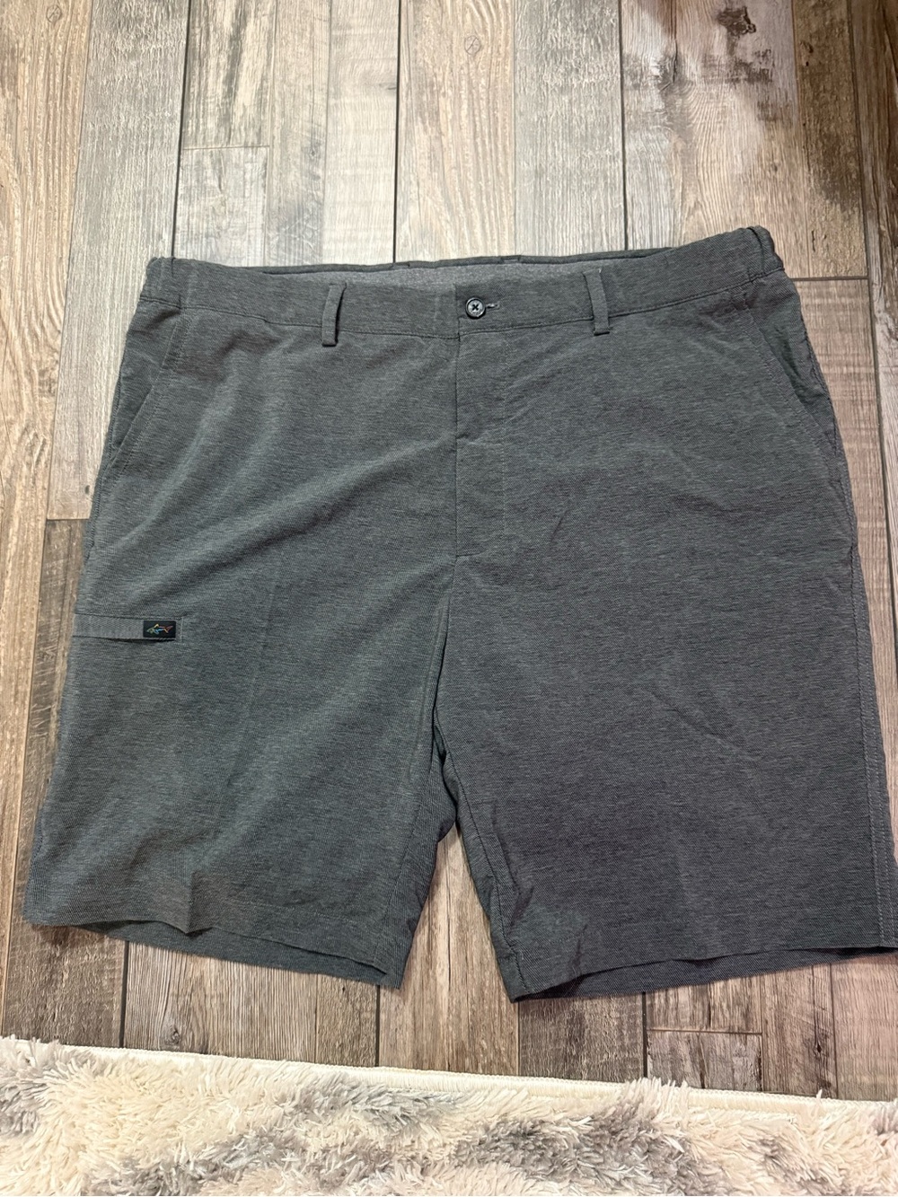 Greg Norman Gray Men’s Shorts